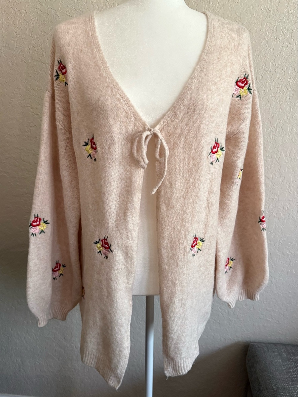 BloomChic Floral Embroidered Rose Tie Front Cardigan Sweater Pink Size 12 NWT